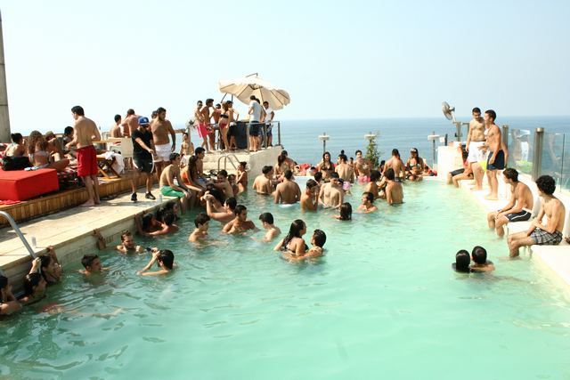 Thursdays pool party at Sun7